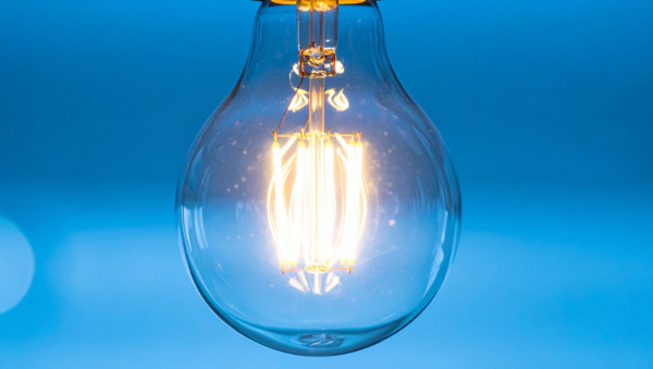 Leuchtende Glühbirne