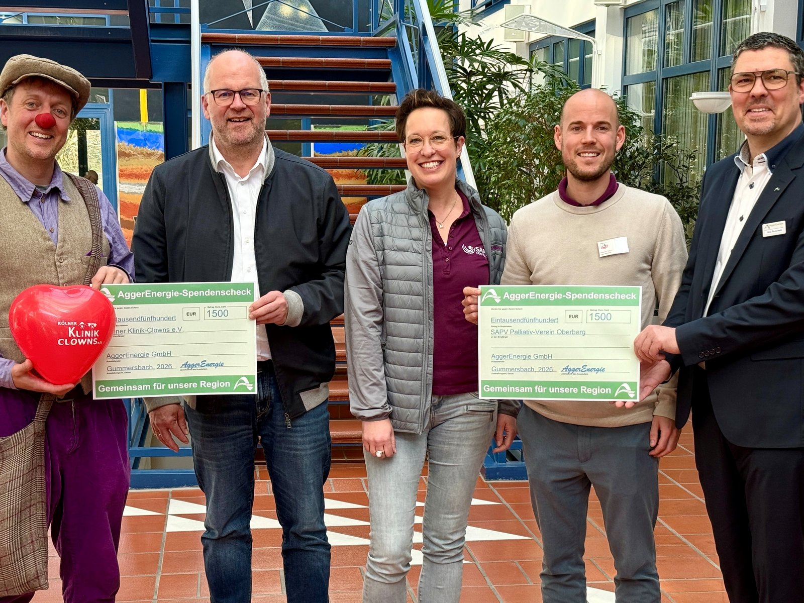 Spendenübergabe an den Verein SAPV und die Kölner Klinikclowns für die Kinderstation des Kreiskrankenhauses Gummersbach