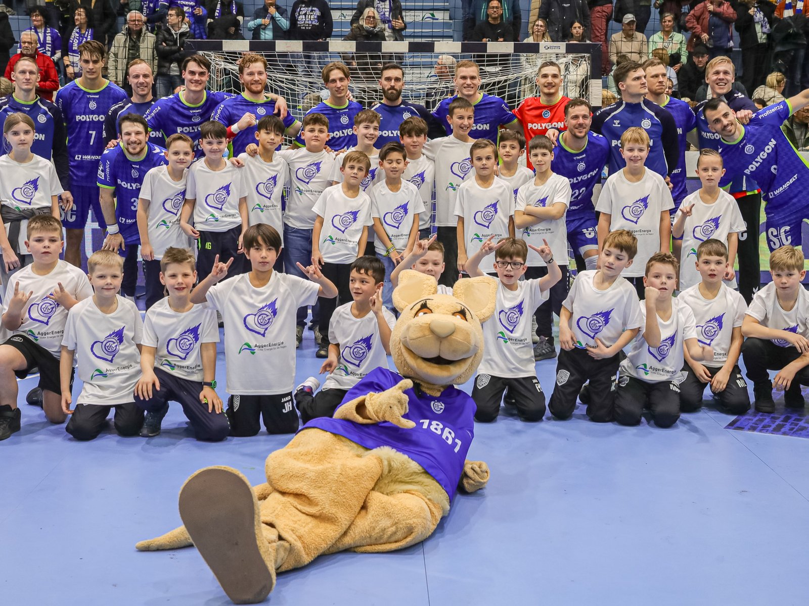 Einlaufkinder mit dem VfL Gummersbach und Gummi